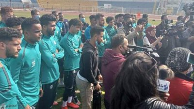 محافظ الإسماعيلية للاعبين: جماهيرالدراويش لا تستحق نتائج الفريق