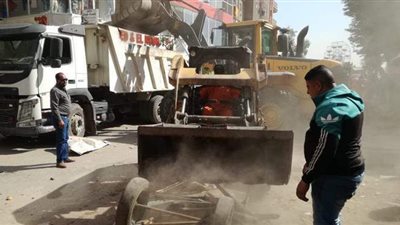 حملة لتطهير شوارع عين شمس من الإشغالات | صور