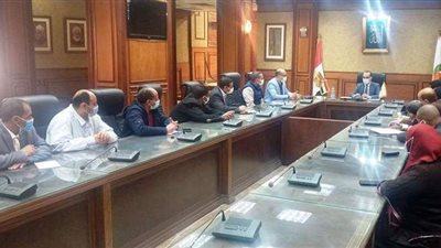 نائب محافظ سوهاج يبحث آليات التعامل مع مقترحات وشكاوى المواطنين