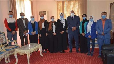 محافظ الوادي الجديد يلتقي ممثلي برلمان الشباب