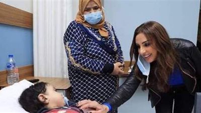 أنغام تزور مستشفى الناس للأطفال