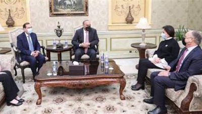 رئيس وزراء الأردن يصل إلى مطار القاهرة للقاء مسؤولين