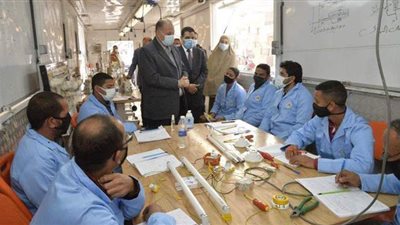 دورة للشباب عن التوصيلات الكهربائية بوحدة التدريب المتنقلة بأسيوط | فيديو