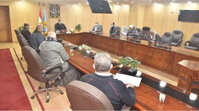 محافظ أسيوط يلتقى أهالي 