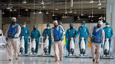 استعدادا لصلاة الجمعة.. تكثيف الإجراءات الاحترازية بالحرمين الشريفين | صور