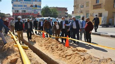 الزملوط وهيكل يتفقدان سير العمل بمشروع توصيل الغاز الطبيعي بالوادى الجديد