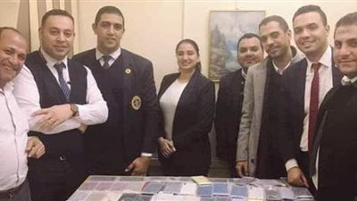 جمارك مطار القاهرة تحبط محاولة تهريب 67 هاتفا بحوزة راكب