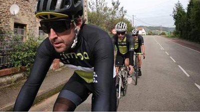 بطل العالم لسباقات الفورمولا1 يتعرض لحادث سير مروع في سويسرا