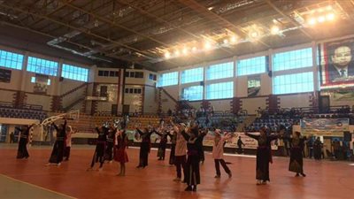 وزير الرياضة يشهد افتتاح دوري الأحياء السكنية بالصالة المغطاة بالعريش