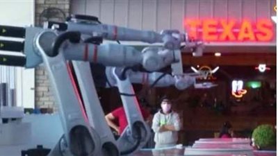 مقهى في دبي طاقمه من الروبوتات | فيديو