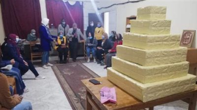 عمل مُجسم هرم سقارة للمكفوفين ضمن مبادرة برلمان شباب الإسكندرية