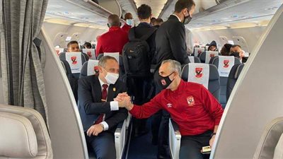 بالورود والشيكولاتة.. مصر للطيران تستقبل بعثة الأهلي على طائرة خاصة