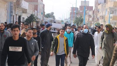 تشييع جثمان الفنان علي حميدة بحضور المئات من أهالي مطروح | فيديو