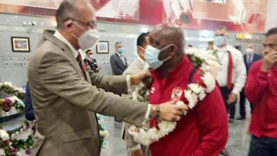 استقبال موسيماني بالزغاريد في مطار القاهرة | فيديو