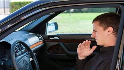 عقوبة مغلظة.. تعرف على غرامة انبعاث رائحة كريهة من السيارة بقانون المرور الجديد