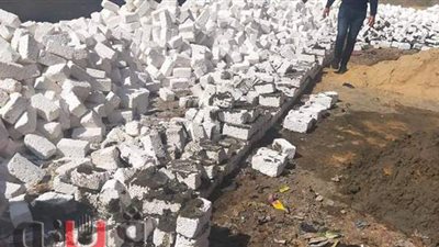 إزالة منزل مخالف و16 طن قمامة في بلبيس بالشرقية