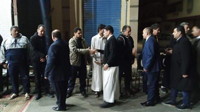 أسرة الفنان علي حميدة تستقبل العزاء في سرادق أمام المنزل | فيديو وصور