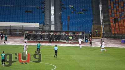 بسبب الإجراءات الاحترازية.. بدلاء الزمالك في مدرجات استاد القاهرة