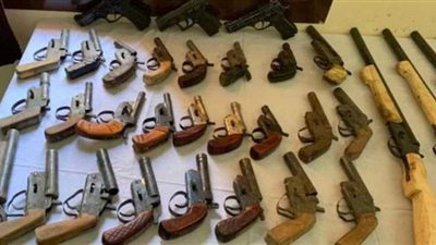 الداخلية تضبط 149 متهمًا بحوزتهم 379 قطعة سلاح ناري وأبيض