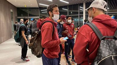 بعد رحلة ٨ ساعات.. بعثة بيراميدز تصل أبيدجان | صور