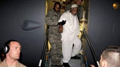 إثر التعذيب في سجن جوانتانامو.. وفاة الحارس الشخصي لـ 