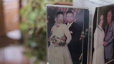 تغلبا على «فارق السن» بـ«المحبة الدائمة».. الزوج العاشق أقام لزوجته 21 حفل زفاف | فيديو