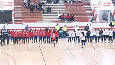 رئيس الزمالك يؤازر فريق سيدات اليد أمام الأهلي
