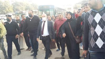 حملات مسائية بشوارع عين شمس لرفع الإشغالات | صور