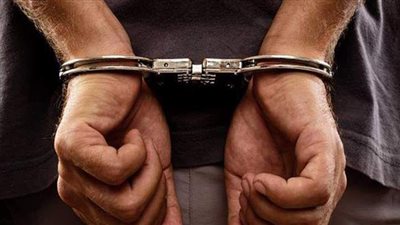 ليلة عيد الحب.. سقوط عاطل أثناء ترويجه أقراصا مخدرة على عملائه بالهرم