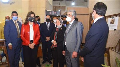 وزيرة الهجرة تفتتح مشروعا لإحياء الحرف التراثية بالجمالية