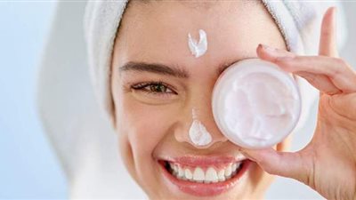 اعرفي إزاي تخلي بشرتك في شباب دائم