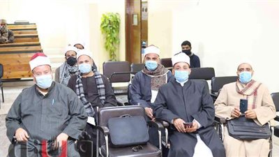 استمرار فعاليات دورة تدريب الأئمة والواعظات بجامعة جنوب الوادي
