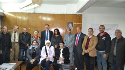 في عيد الإذاعة.. 