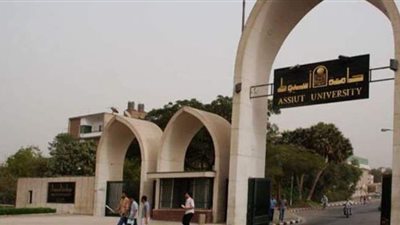 جامعة أسيوط تفتتح البرنامج التدريبي الأول للإقرارات الإلكترونية للضريبة
