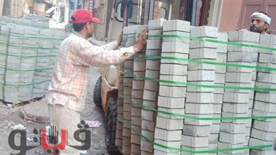 رصف الشوارع بالأسفلت والضيقة بالإنترلوك وإزالة التعديات بكفر الشيخ | صور