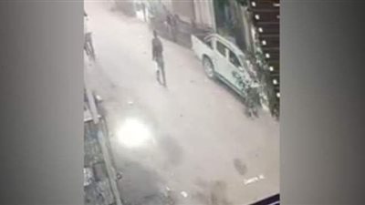 لحظة دهس سيارة لطفل في أسيوط | فيديو