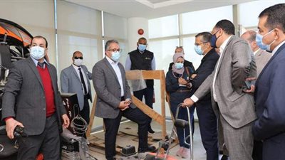 وزير السياحة يتفقد مركز القيادة الآمنة لبحث كيفية تطويره