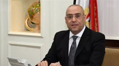 وزير الإسكان يستعرض المخطط التنموى للأراضى المحيطة بمحور المحمودية