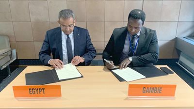 رئيس البريد المصري يوقع مع نظيره الجامبي اتفاق تعاون في التجارة الإلكترونية