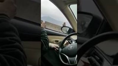 بالفيديو.. قرد يلقن شاب سعودي درسا لن ينساه