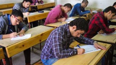 امتحان تجريبي لطلاب الثانوية المشاركين في «عايزين نتعلم» بالجيزة