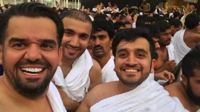 حسين الجسمي يؤدي مناسك العمرة