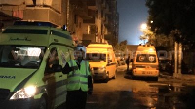 بالصور.. 18 سيارة إسعاف لنقل مصابي عقاري الإسماعيلية المنهارين