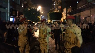 بالصور.. «الجيش» يصل إلى موقع عقاري الإسماعيلية المنهارين