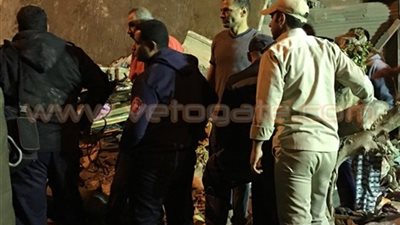 «الحماية» تواصل البحث عن سيدة وطفل أسفل عقاري الإسماعيلية المنهارين