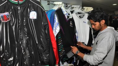 زنانيري: الاضطرابات الجوية أدت لزيادة الإقبال على شراء الملابس الشتوية