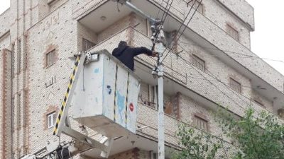 ١٥ صورة ترصد عزل أعمدة الكهرباء في جمصة لمواجهة الطقس السيئ