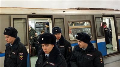 مترو أنفاق موسكو يثير ذعر الركاب بالإعلان عن هجوم جوي