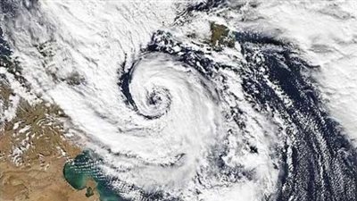 اعصار مصر.. خبير أرصاد: الإعصار يتشكل في المحيطات الاستوائية الدافئة فقط