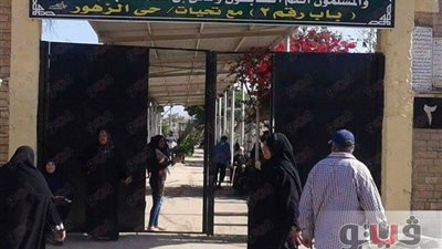 بالصور.. حي الزهور في بورسعيد يتنهي من تطوير مدخل المقابر